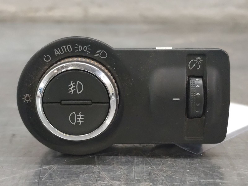 Recambio de boton antiniebla para opel astra j lim. excellence referencia OEM IAM 13268707  