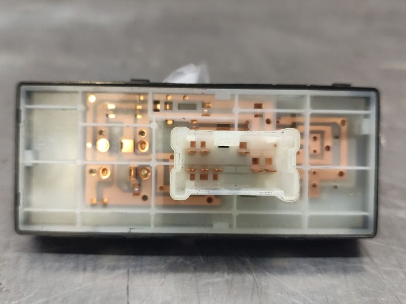 Recambio de mando elevalunas delantero derecho para nissan qashqai ii (j11, j11_) 1.5 dci referencia OEM IAM   