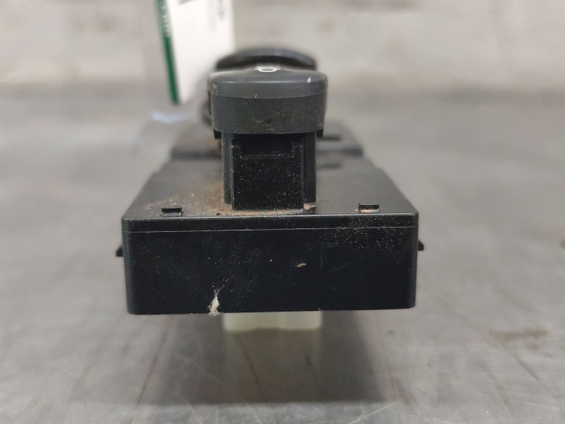 Recambio de mando elevalunas delantero derecho para nissan qashqai ii (j11, j11_) 1.5 dci referencia OEM IAM   