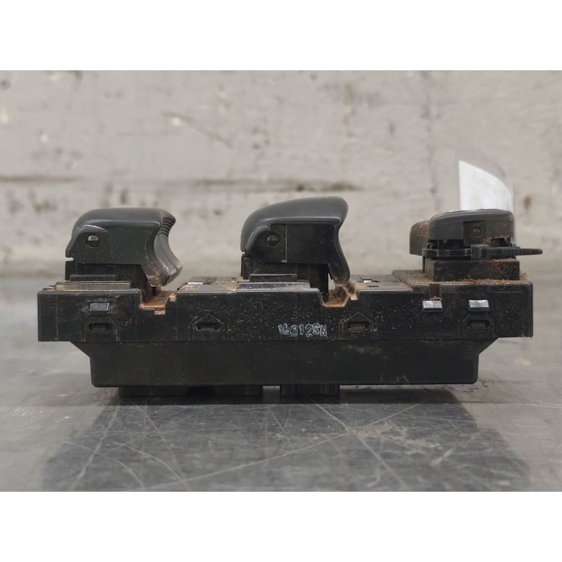 Recambio de mando elevalunas delantero izquierdo para nissan qashqai ii (j11, j11_) 1.5 dci referencia OEM IAM 168125N  