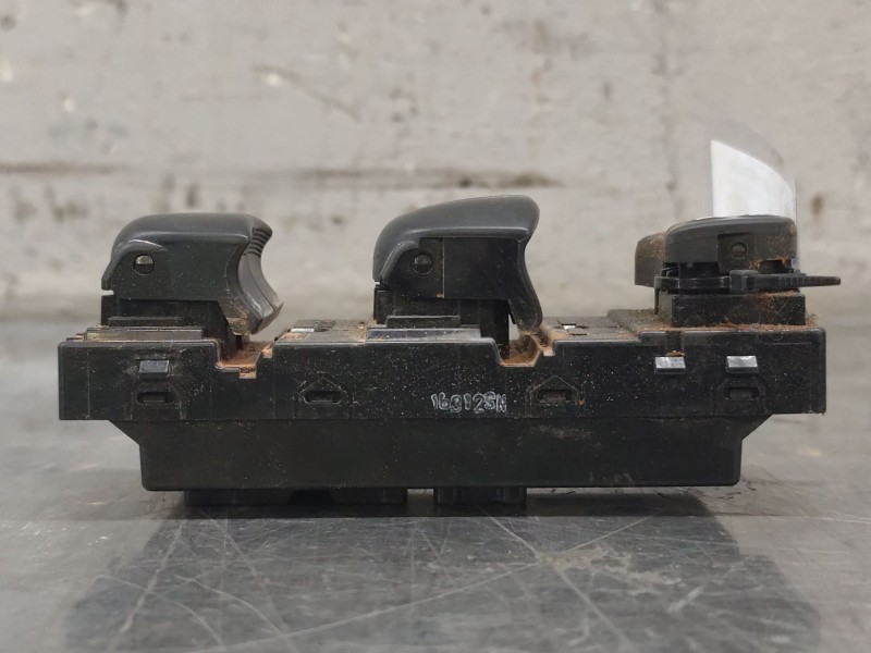 Recambio de mando elevalunas delantero izquierdo para nissan qashqai ii (j11, j11_) 1.5 dci referencia OEM IAM 168125N  