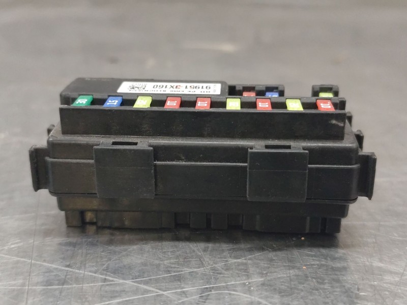 Recambio de caja reles / fusibles para hyundai i30 (gd) 1.6 crdi referencia OEM IAM 919513X160  