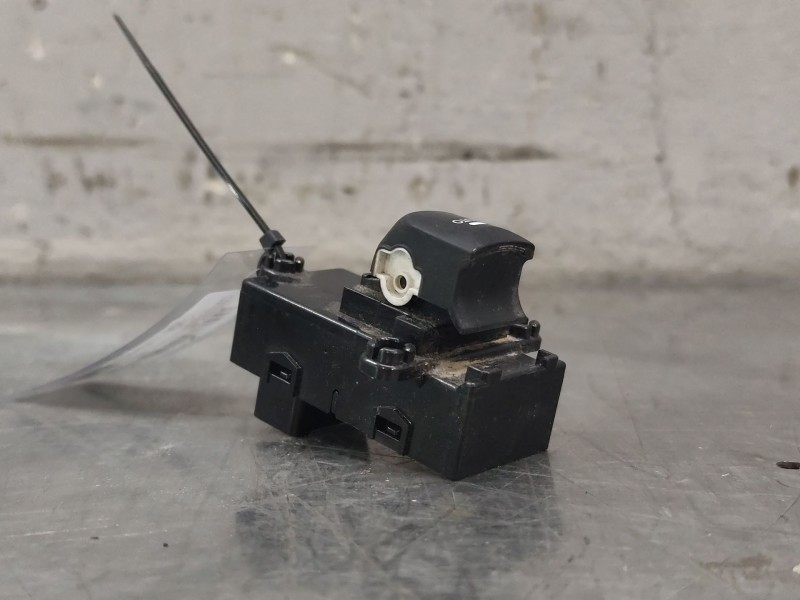 Recambio de mando elevalunas delantero derecho para hyundai i30 (gd) 1.6 crdi referencia OEM IAM 39Y5101320  