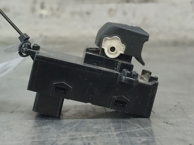 Recambio de mando elevalunas delantero derecho para hyundai i30 (gd) 1.6 crdi referencia OEM IAM 39Y5101320  