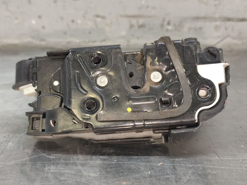 Recambio de cerradura puerta trasera derecha para skoda fabia iii (nj3) 1.4 tdi referencia OEM IAM 6V0839016A  