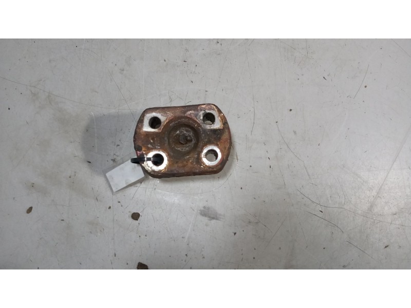 Recambio de buje para iveco eurotrakker (mp) 7.8 diesel referencia OEM IAM 4459027 2476811 BULON MANGUETA