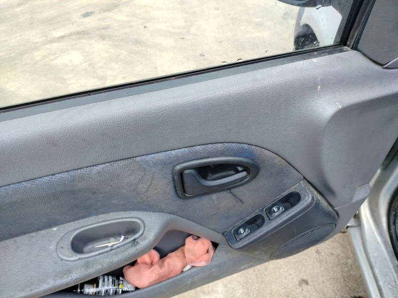 renault clio ii fase i (b/cbo) del año 2000