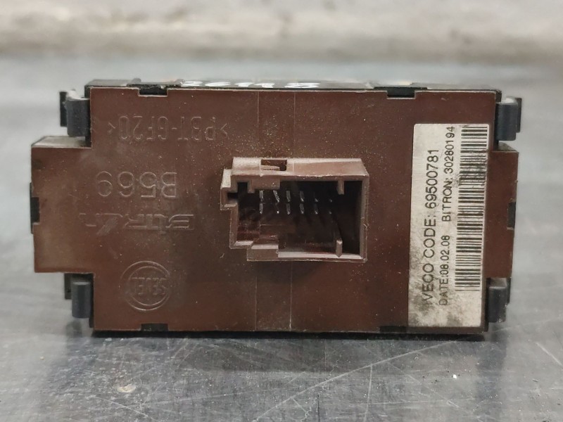 Recambio de botonera para iveco daily config. paquetería cabina simple 35s... batalla 3750 referencia OEM IAM   