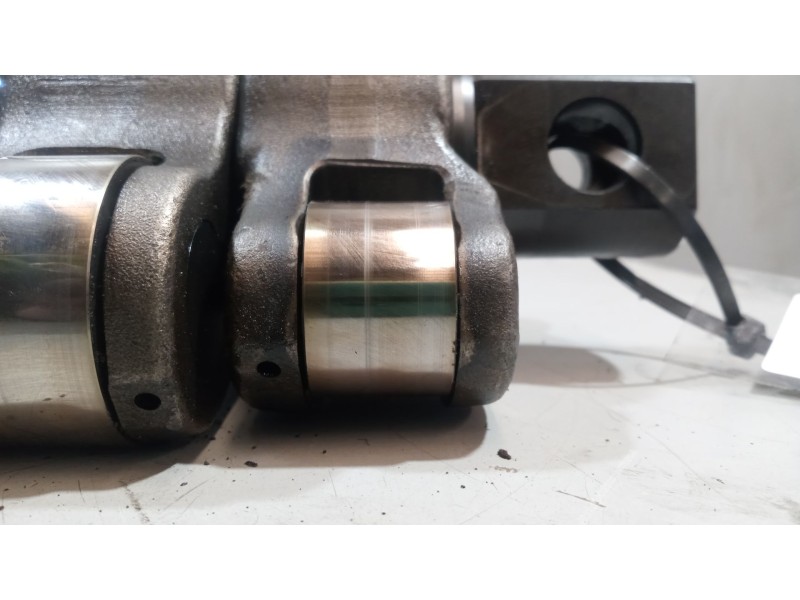 Recambio de eje balancines para renault serie t 10.8 diesel referencia OEM IAM 7421881494 7421539409 7421808975