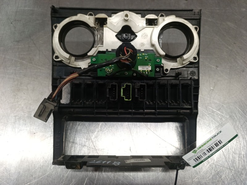 Recambio de consola central para iveco daily config. paquetería cabina simple 35s... batalla 3750 referencia OEM IAM   