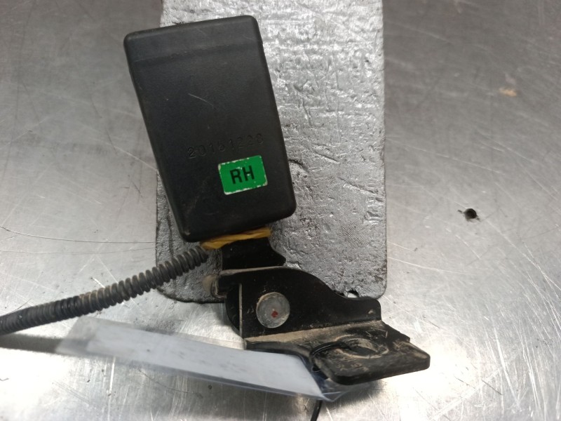 Recambio de enganche de cinturon trasero derecho para hyundai i30 (gd) 1.6 crdi referencia OEM IAM   