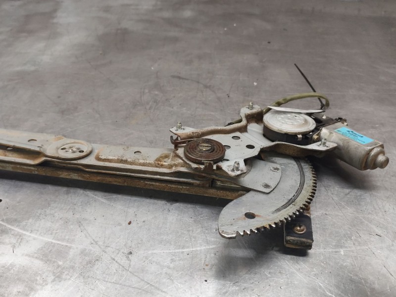 Recambio de elevalunas delantero derecho para kia carens 2.0 crdi ex monovolumen referencia OEM IAM XH004P0  