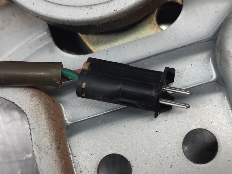 Recambio de elevalunas trasero derecho para kia carens 2.0 crdi ex monovolumen referencia OEM IAM XH004P0  