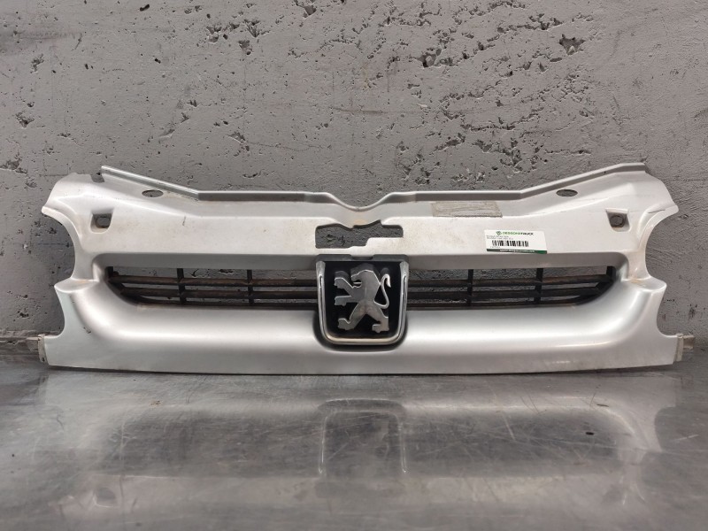 Recambio de rejilla delantera para peugeot partner (s1) combispace referencia OEM IAM   