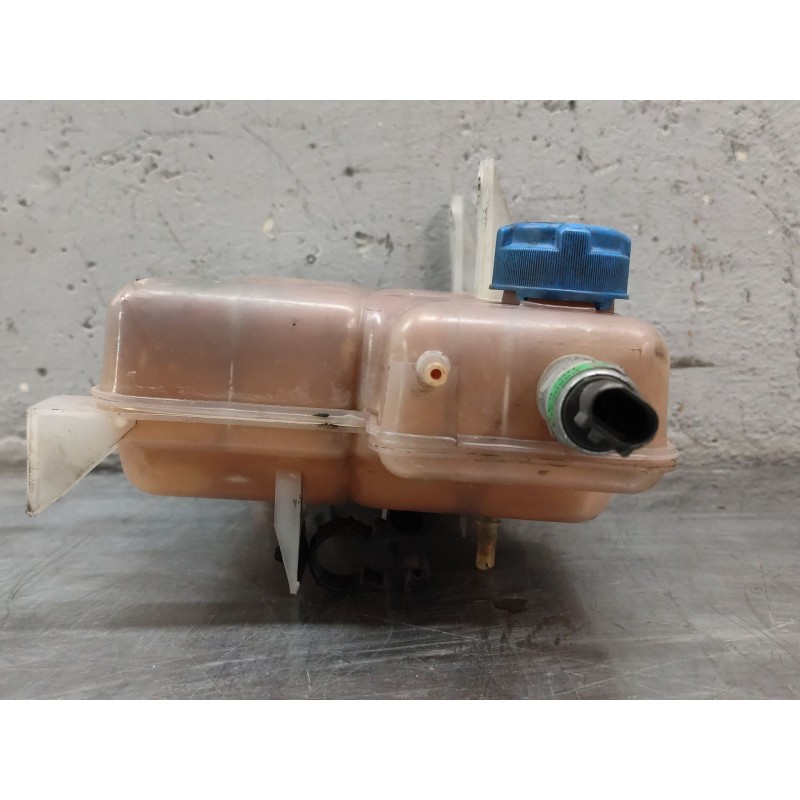 Recambio de deposito expansion para iveco daily config. paquetería cabina simple 35s... batalla 3750 referencia OEM IAM   