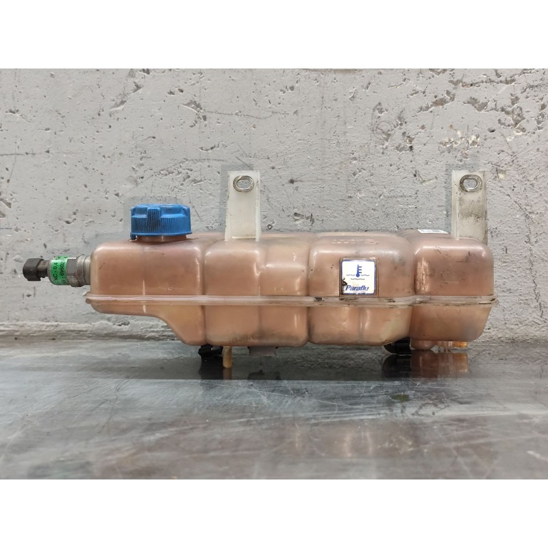 Recambio de deposito expansion para iveco daily config. paquetería cabina simple 35s... batalla 3750 referencia OEM IAM   