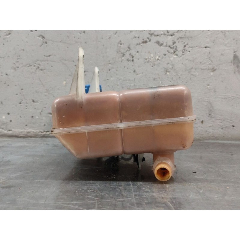 Recambio de deposito expansion para iveco daily config. paquetería cabina simple 35s... batalla 3750 referencia OEM IAM   