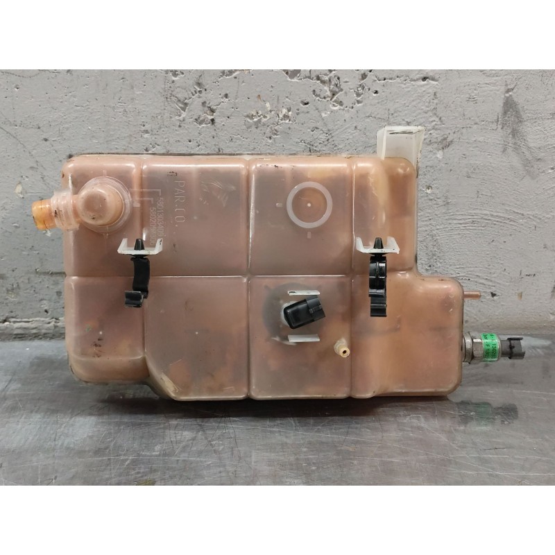 Recambio de deposito expansion para iveco daily config. paquetería cabina simple 35s... batalla 3750 referencia OEM IAM   