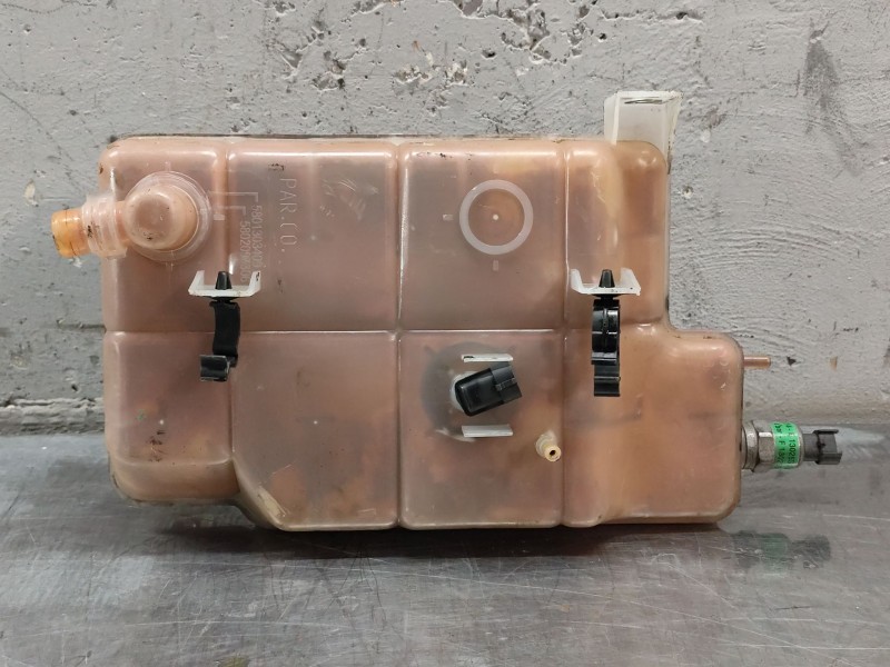 Recambio de deposito expansion para iveco daily config. paquetería cabina simple 35s... batalla 3750 referencia OEM IAM   