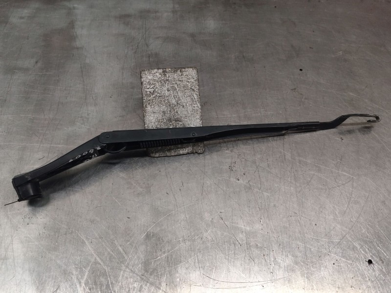 Recambio de brazo limpia delantero izquierdo para hyundai i30 (gd) 1.6 crdi referencia OEM IAM   