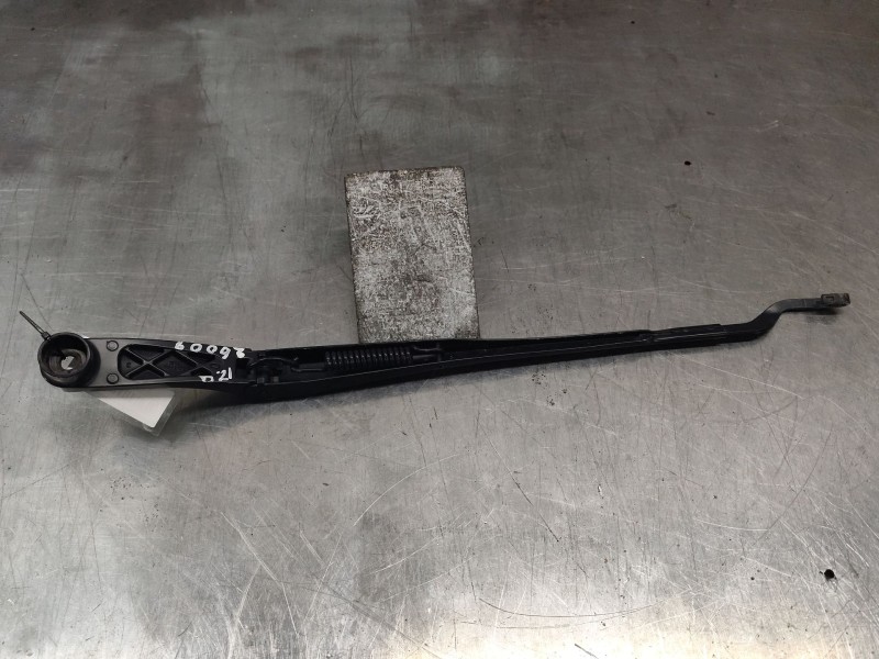 Recambio de brazo limpia delantero izquierdo para hyundai i30 (gd) 1.6 crdi referencia OEM IAM   