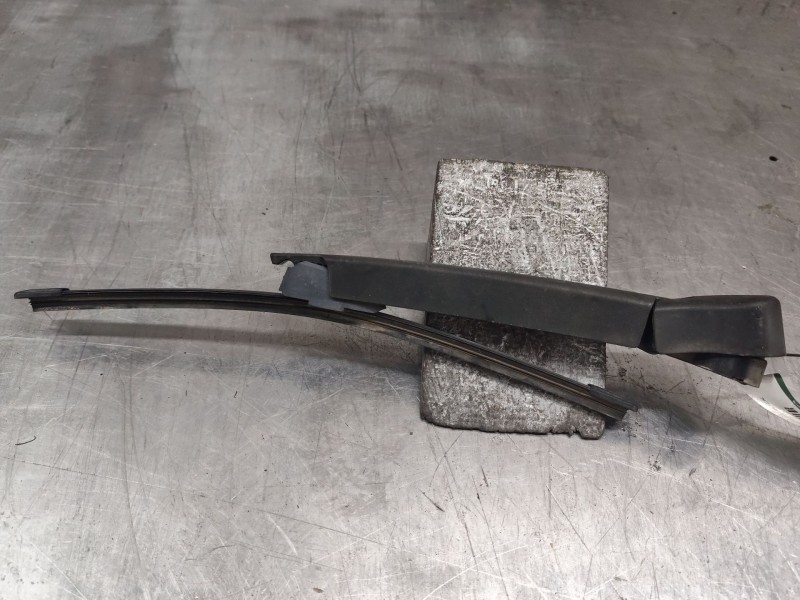 Recambio de brazo limpia trasero para hyundai i30 (gd) 1.6 crdi referencia OEM IAM   