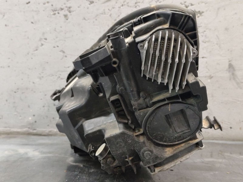 Recambio de faro derecho para mercedes-benz clase gla (x156) gla 200 (156.943) referencia OEM IAM A1569067000  