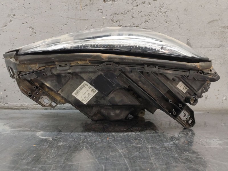 Recambio de faro derecho para mercedes-benz clase gla (x156) gla 200 (156.943) referencia OEM IAM A1569067000  