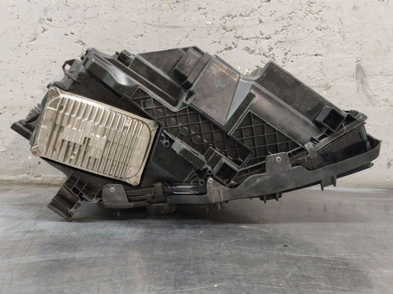 Recambio de faro izquierdo para mercedes-benz clase gla (x156) gla 200 (156.943) referencia OEM IAM A1569066900  