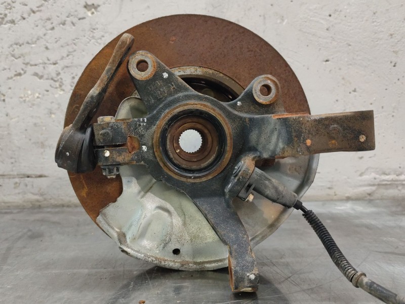 Recambio de mangueta delantera derecha para kia carens 2.0 crdi ex monovolumen referencia OEM IAM   