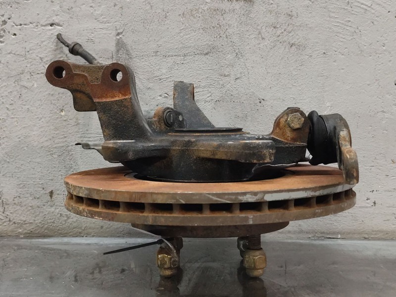 Recambio de mangueta delantera derecha para kia carens 2.0 crdi ex monovolumen referencia OEM IAM   