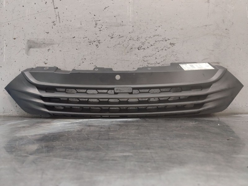 Recambio de rejilla delantera para iveco daily vi furgoneta 33s12, 35s12, 35c12 referencia OEM IAM   