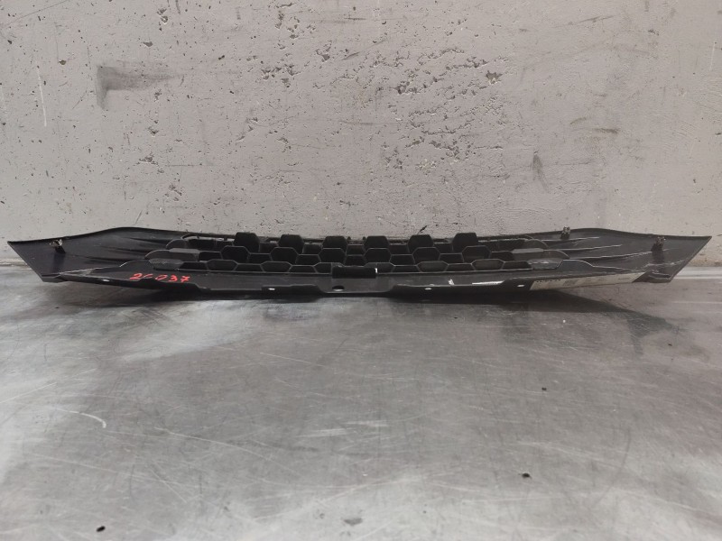 Recambio de rejilla delantera para iveco daily vi furgoneta 33s12, 35s12, 35c12 referencia OEM IAM   