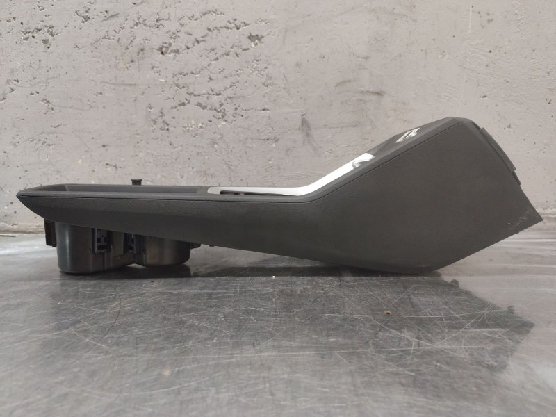 Recambio de consola central para audi q3 (f3b) 35 tdi quattro referencia OEM IAM 83B857925B  