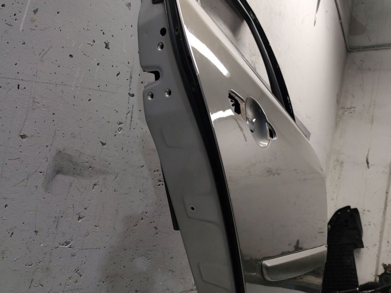 Recambio de puerta trasera derecha para renault scenic ii grand confort dynamique referencia OEM IAM   