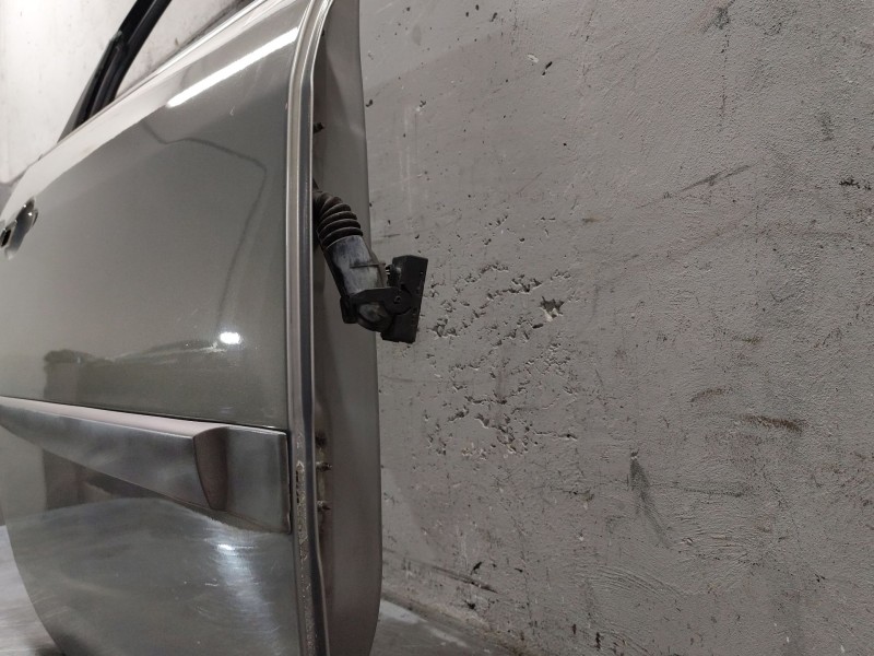 Recambio de puerta trasera derecha para renault scenic ii grand confort dynamique referencia OEM IAM   