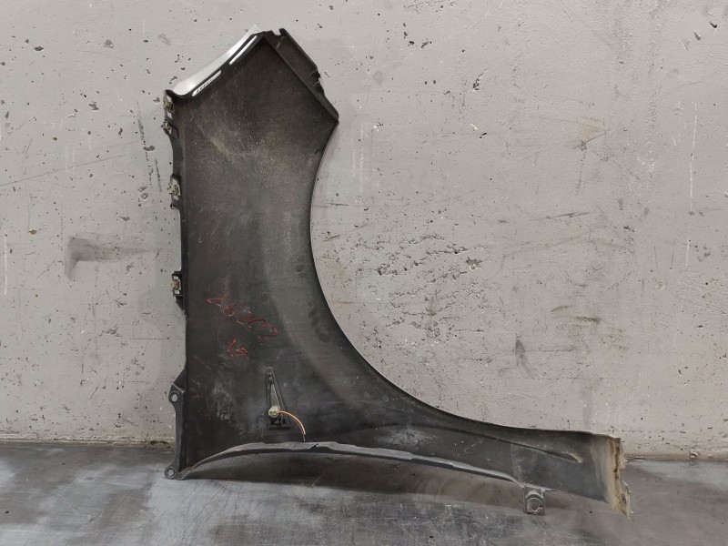 Recambio de aleta delantera izquierda para renault scenic ii grand confort dynamique referencia OEM IAM   