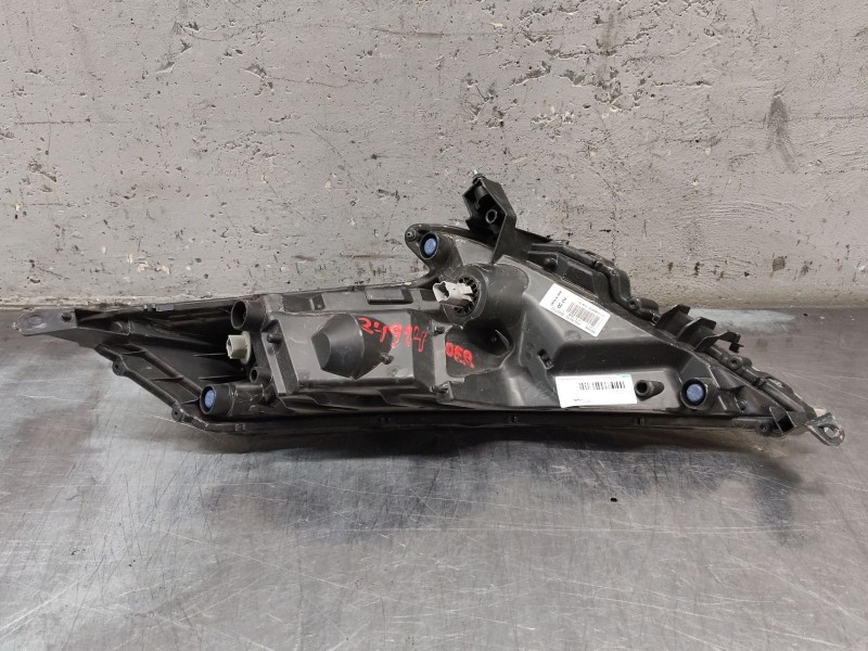 Recambio de faro derecho para nissan juke (f15) 1.6 dig-t nismo rs referencia OEM IAM 90097197  