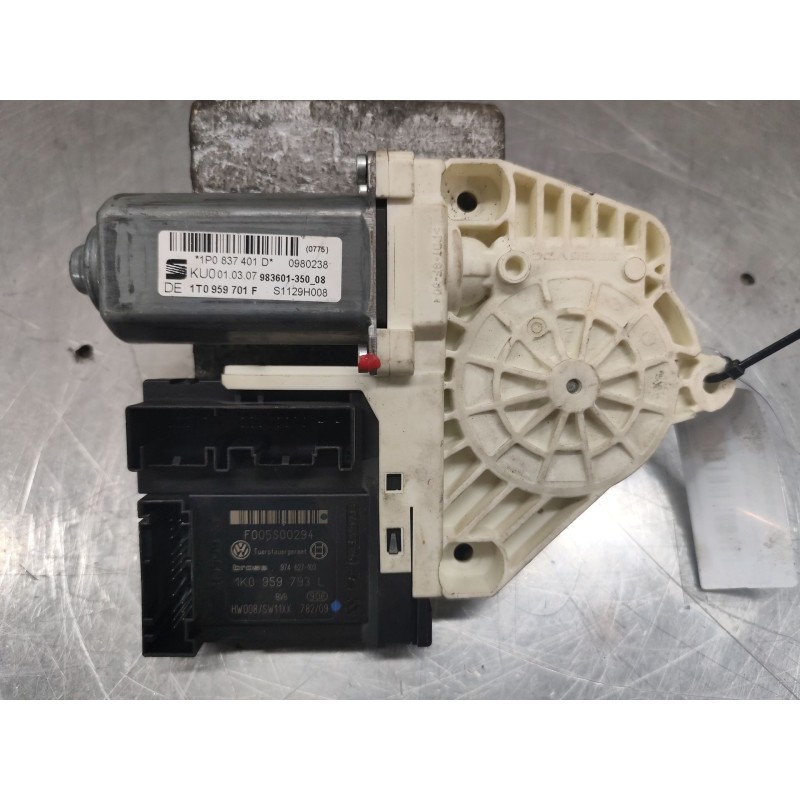 Recambio de motor elevalunas delantero izquierdo para seat leon (1p1) comfort limited referencia OEM IAM 1K0959793L 1P0837401D 