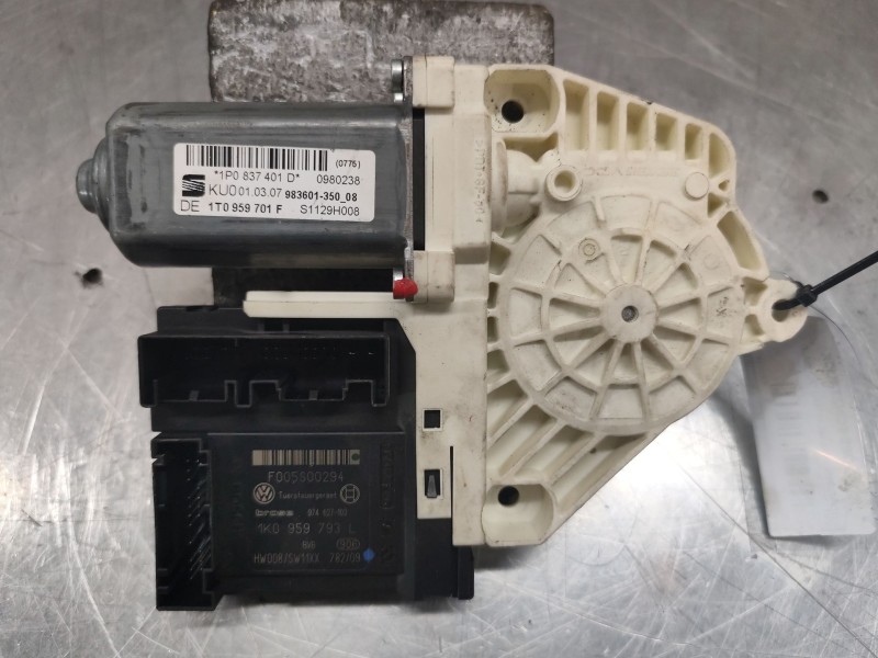 Recambio de motor elevalunas delantero izquierdo para seat leon (1p1) comfort limited referencia OEM IAM 1K0959793L 1P0837401D 