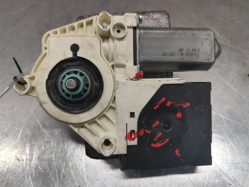 Recambio de motor elevalunas delantero izquierdo para seat leon (1p1) comfort limited referencia OEM IAM 1K0959793L 1P0837401D 