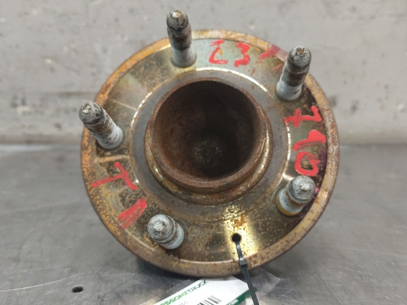 Recambio de buje trasero izquierdo para opel insignia berlina expression referencia OEM IAM   