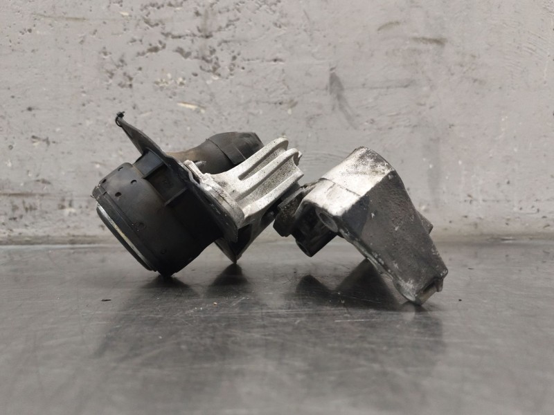 Recambio de soporte motor derecho para renault laguna (b56) 1.8 16v rt referencia OEM IAM   