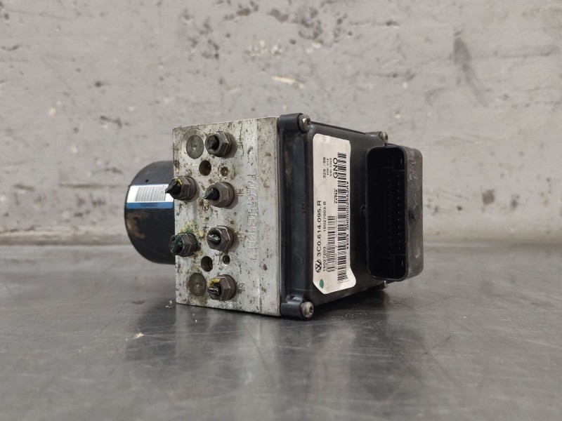 Recambio de abs para volkswagen passat berlina (3c2) highline referencia OEM IAM 3C0614095  