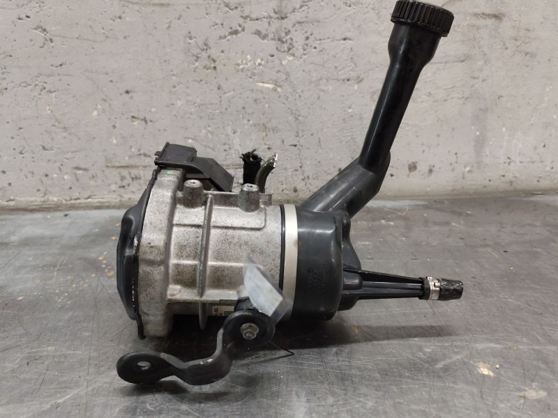 Recambio de bomba direccion para peugeot 308 confort referencia OEM IAM 9684979180  