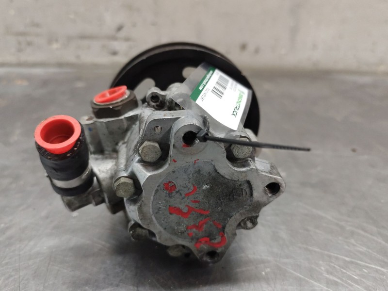 Recambio de bomba direccion para audi a4 avant (8e) 1.9 tdi (96kw) referencia OEM IAM 8D0145156T  