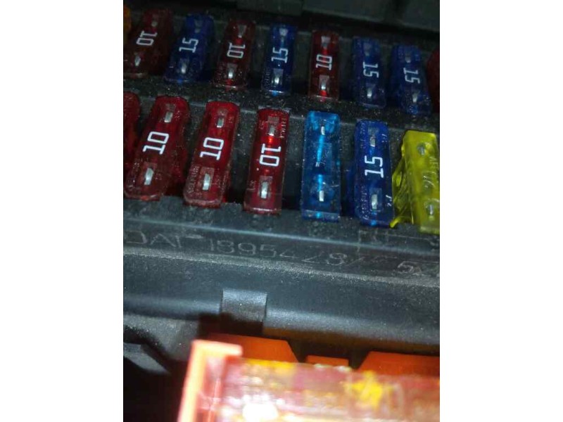 Recambio de caja reles / fusibles para daf serie xf105.xxx fsa 4x2 space-cab referencia OEM IAM 1895428  