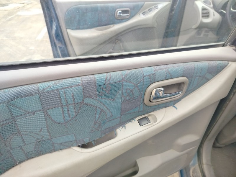 nissan almera tino (v10m) del año 2002