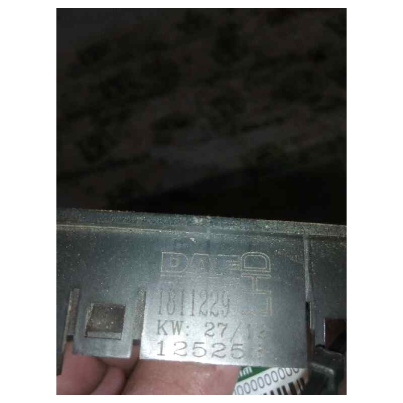 Recambio de mando elevalunas delantero derecho para daf serie xf105.xxx fsa 4x2 space-cab referencia OEM IAM 1811229  