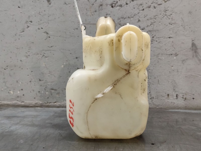 Recambio de deposito limpia para peugeot 207 sw confort referencia OEM IAM   